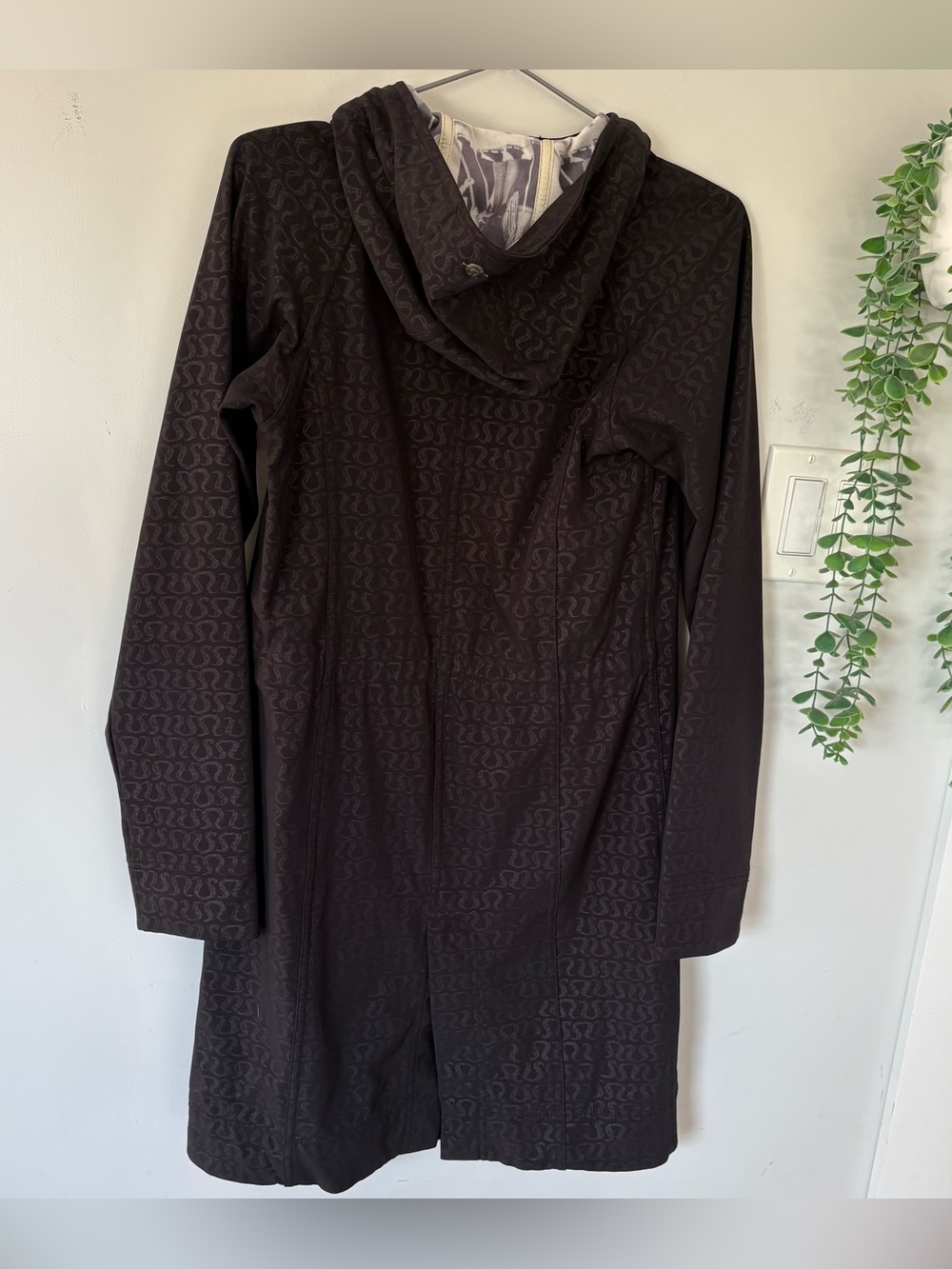 Lululemon Vintage Long Hooded Zip Jacket Monogram Om Logo Print Size 2 - Picture 10 of 11